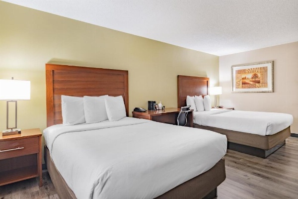 Baymont by Wyndham Gurnee image 14