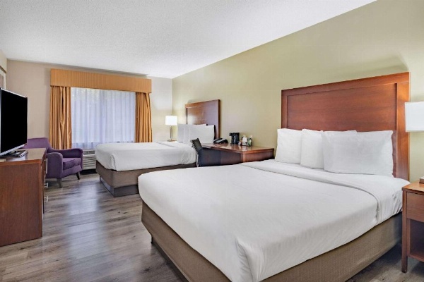 Baymont by Wyndham Gurnee image 23