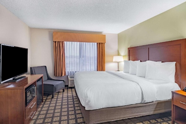 Baymont by Wyndham Gurnee image 28