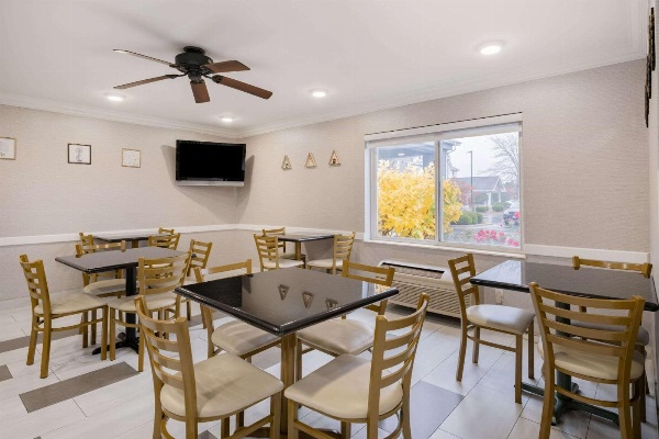 Baymont by Wyndham Gurnee image 5