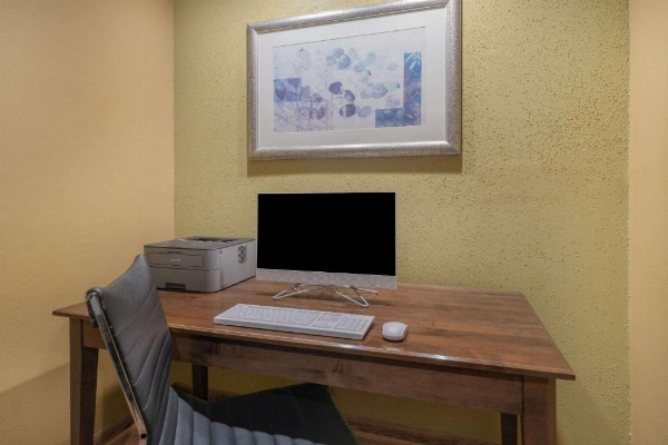 Baymont by Wyndham Gurnee image 8